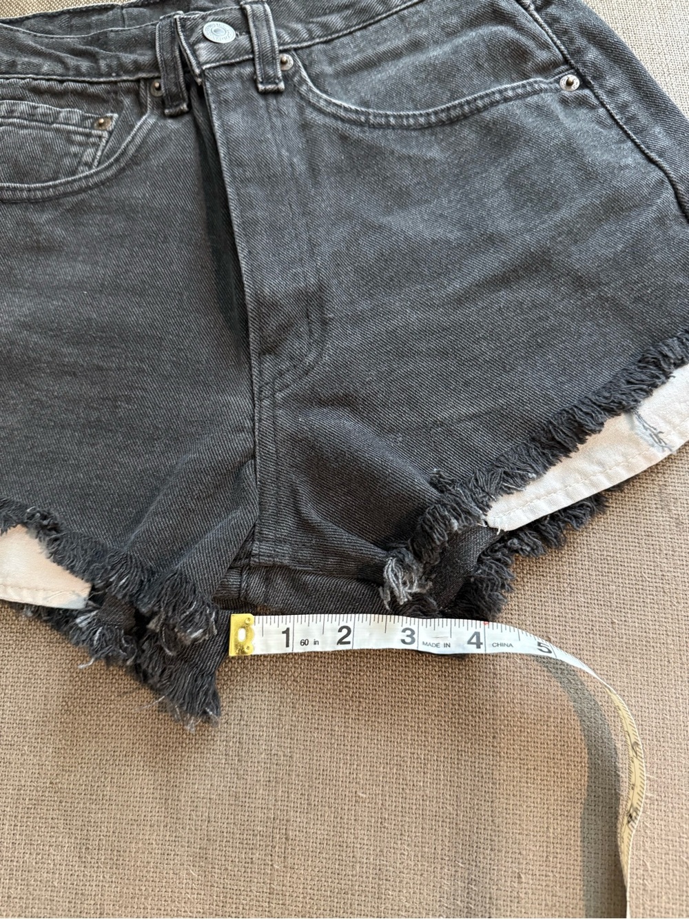 Ilevi’s cWomen’s High-Rise Frayed Hem Black Denim Shorts